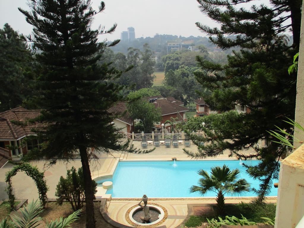 Golf Course Apartments Kampala Bagian luar foto