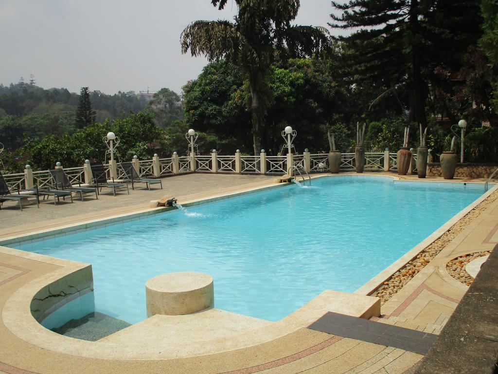 Golf Course Apartments Kampala Bagian luar foto
