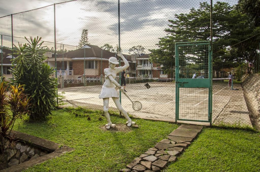 Golf Course Apartments Kampala Bagian luar foto