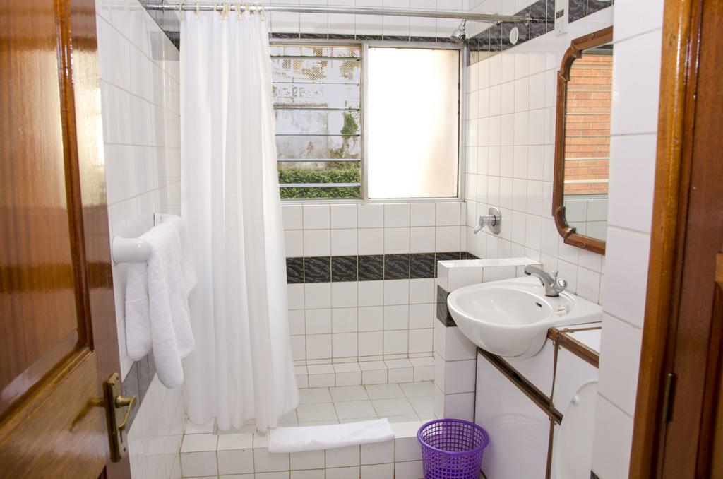 Golf Course Apartments Kampala Bagian luar foto