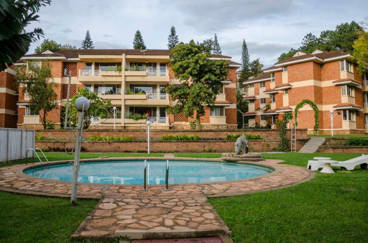 Golf Course Apartments Kampala Bagian luar foto